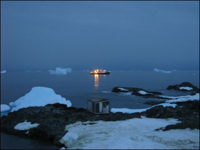 De Polar Star gezien vanop Detaille Island